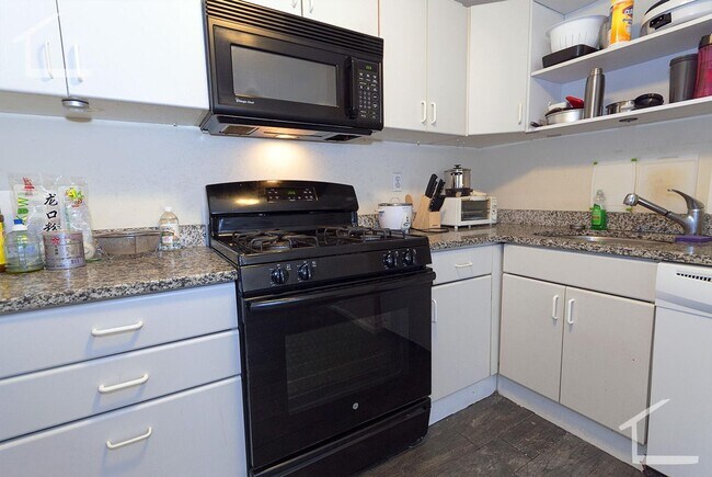 Foto del edificio - 9/1/26 Glenville Townhouse 5BR/3BA, laundry, AC!