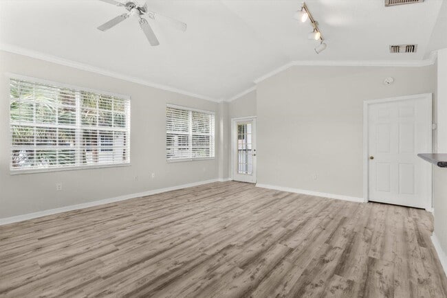 Building Photo - 559 SE Prescott Pl