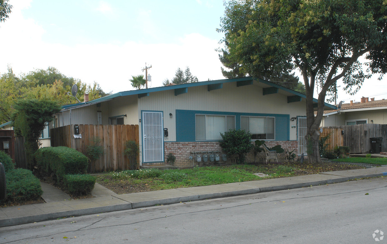 Primary Photo - 3274 Brookdale Dr