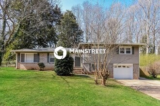 Building Photo - 5613 Woodland Dr