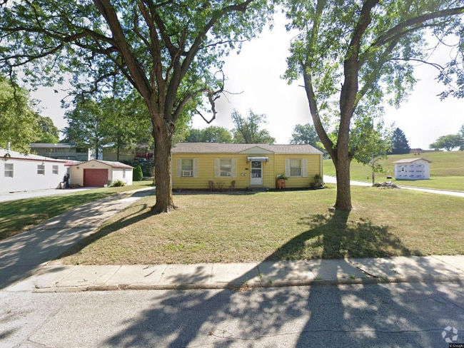 Building Photo - 1506 Oak St