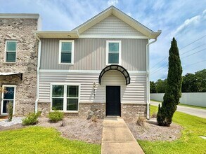 Building Photo - 5031 Peach Dr