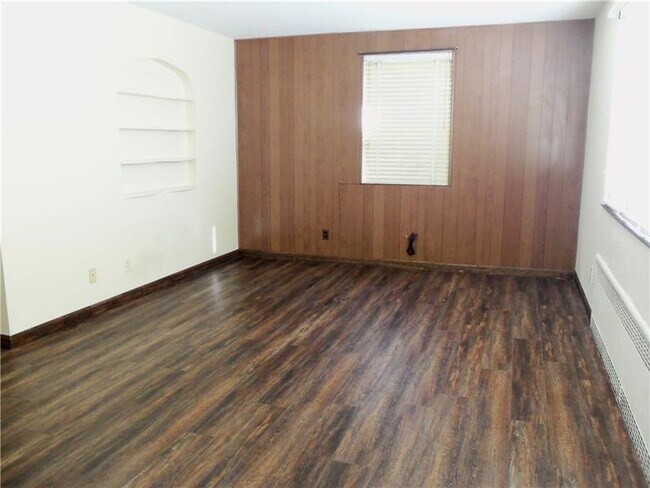 Foto del edificio - 307 Tyler Ave