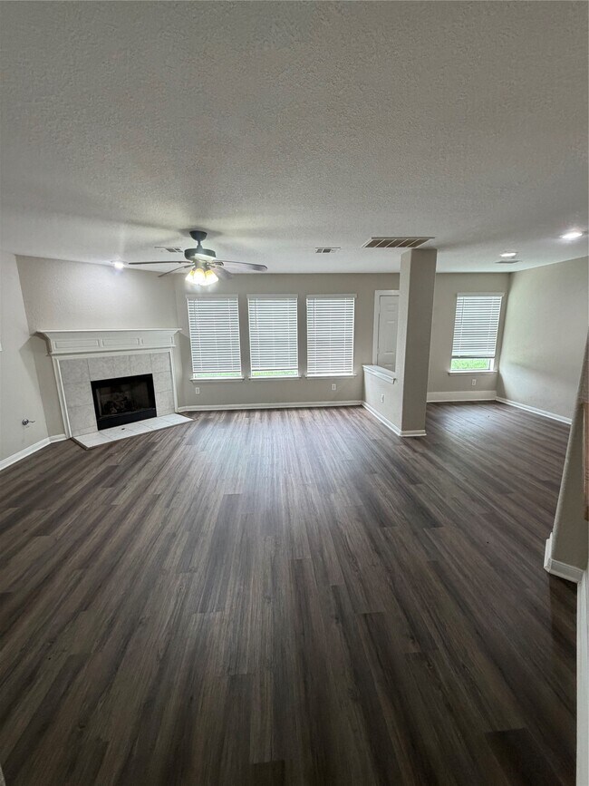 Building Photo - 3219 Watercliff Ct