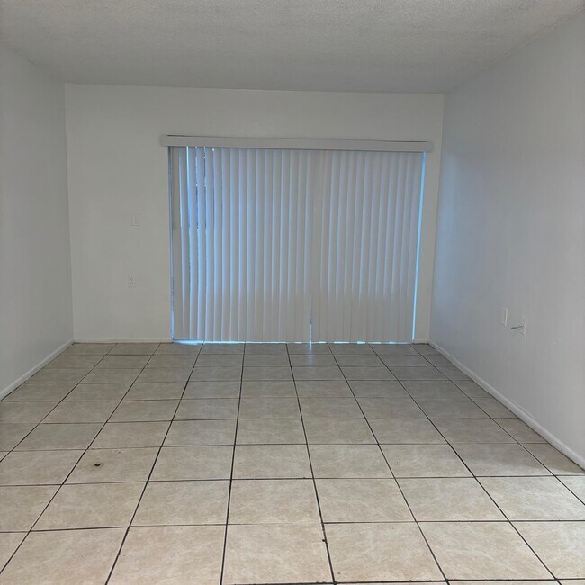 Foto del edificio - 1151 Lake Terry Dr
