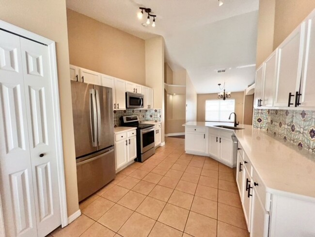 Building Photo - Apopka - 4 Bedroom, 2 Bathroom ( POOL HOME...