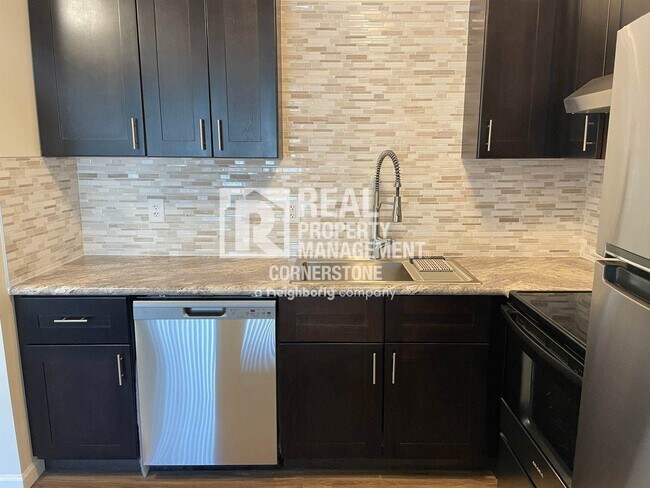 Building Photo - Bright 2-Bedroom with Private Deck & Heat ...