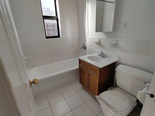 Foto del edificio - 2 bedroom in BRONX NY 10451