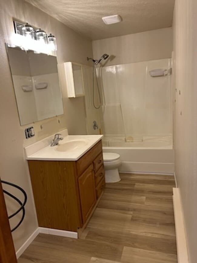 Foto del edificio - 5408/5410 Helen Ct