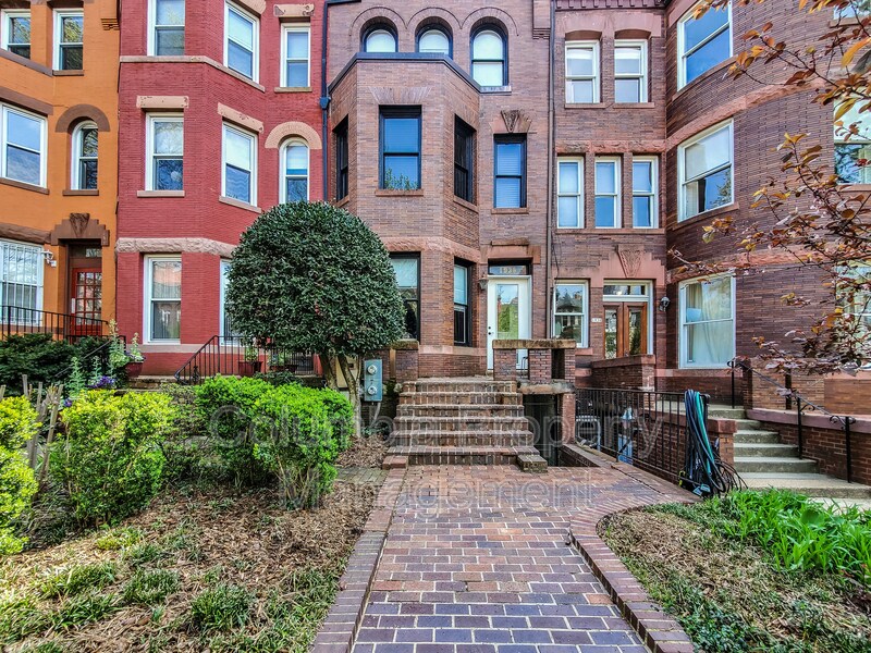 Primary Photo - 1936 Biltmore St NW