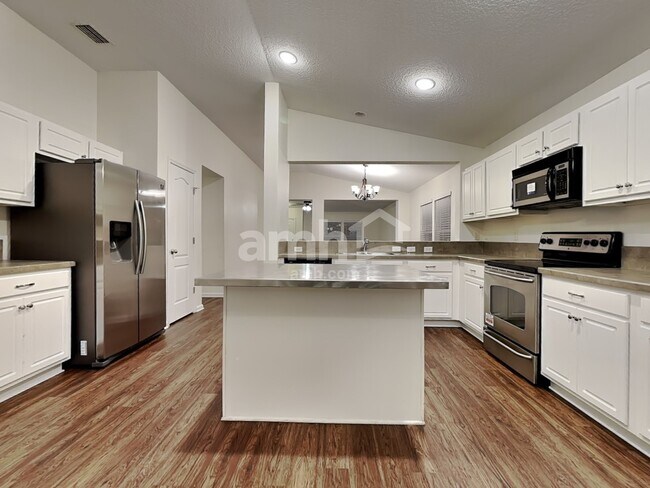 Building Photo - 76083 Deerwood Dr
