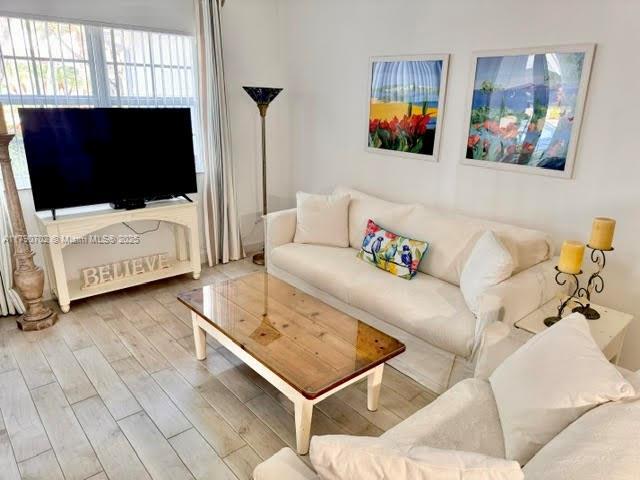 Foto del edificio - 3235 NE 184th St