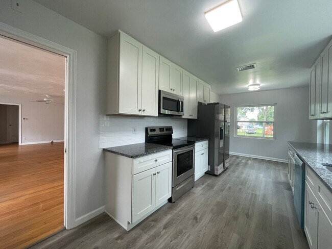 Building Photo - Upgraded 3 BR, 2 BA Single Family Home Ove...