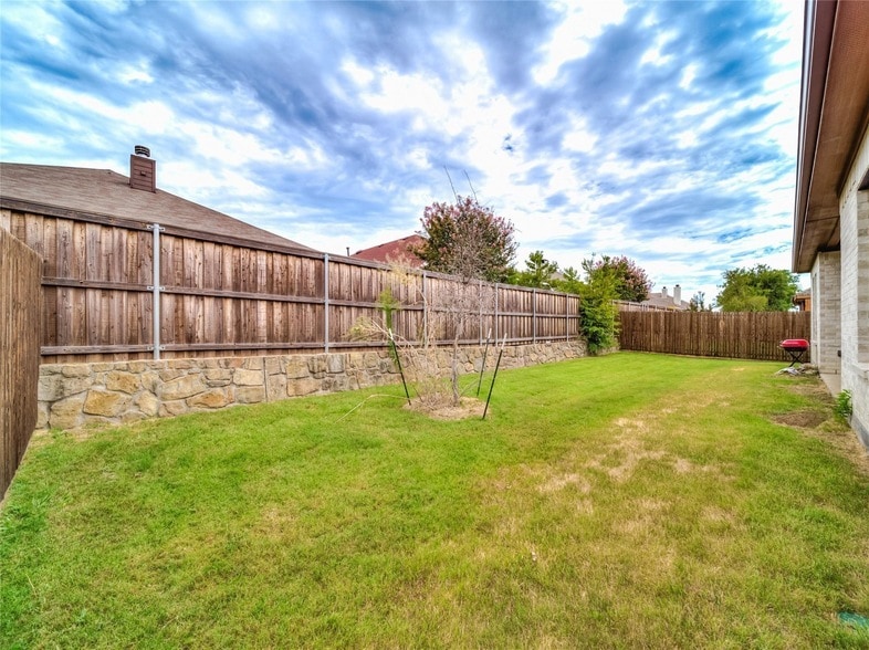 Building Photo - 401 Lake Cove Dr