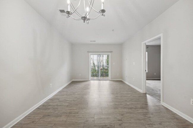Building Photo - Welcome to this beautiful and bright one-b...
