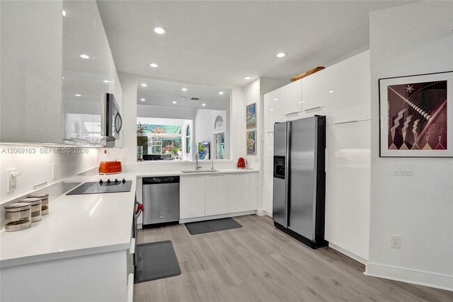 Foto del edificio - 644 W Palm Aire Dr