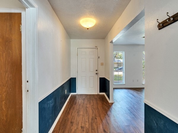 Foto del edificio - 1215 Briar Ln