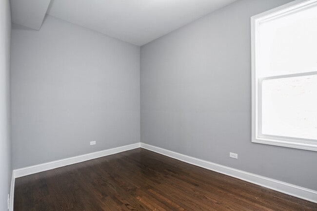 Foto del edificio - 7322 S Langley Ave