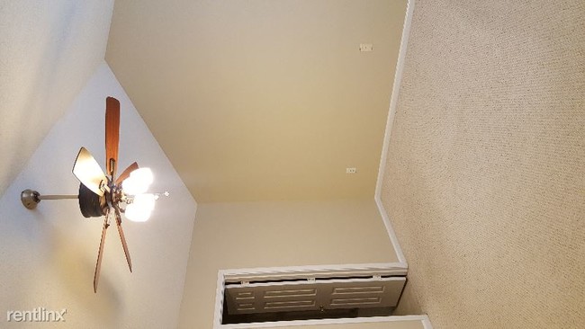Building Photo - 490 Robin Reed Ct