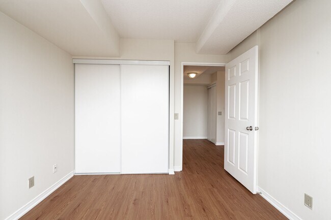 Building Photo - 333 Sidney Belsey Crescent