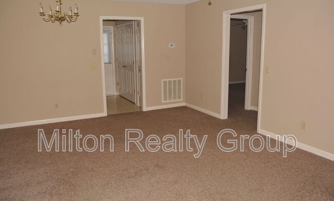 Building Photo - 302 Killigrey St