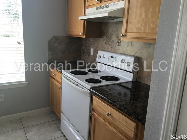 Foto del edificio - 9157 Lee Vista Blvd