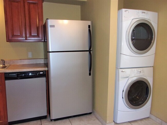 Foto del edificio - Tara Condos 2 Bed 1 Bath Apt NW 63rd & May...