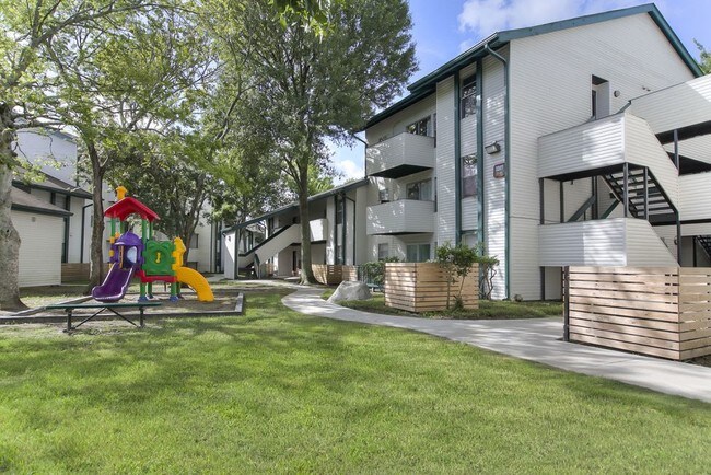 Foto del edificio - 2205 Springbrook Ln