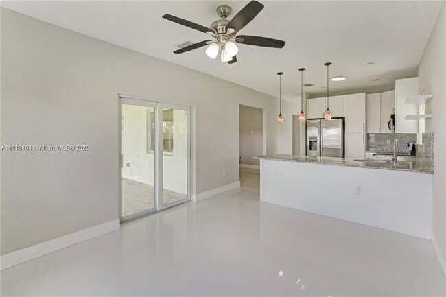 Foto del edificio - 709 SE 14th Pl