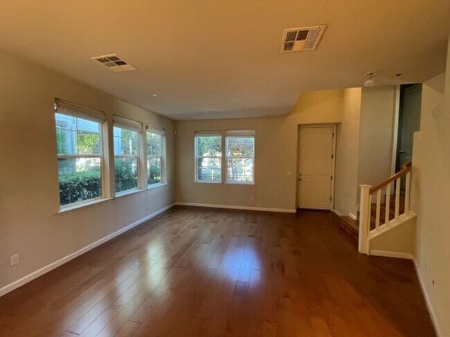 Building Photo - Executive Fremont House is like brand new,...