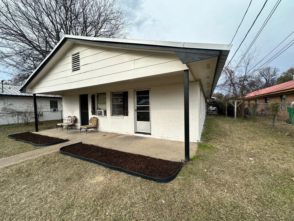 Building Photo - 1819 10th Ave N