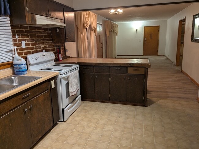 Building Photo - 506 Noble Ct