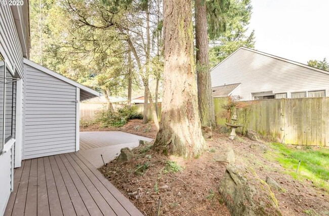 Wrap around deck - 15142 SW Jaylee St
