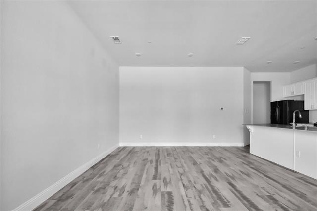 Foto del edificio - 6262 Rainbow Valley Pl