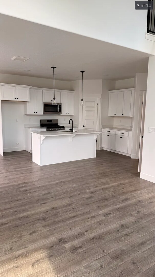 Foto del edificio - ? Brand-New End-Unit Townhome with Finishe...