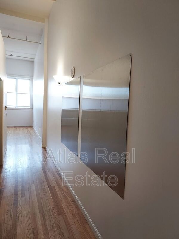 Building Photo - 1555 California St