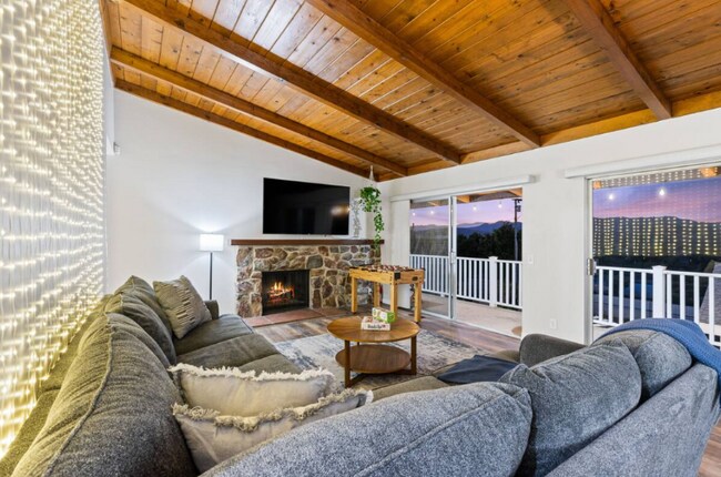 Foto del edificio - 321 W Kalmia St