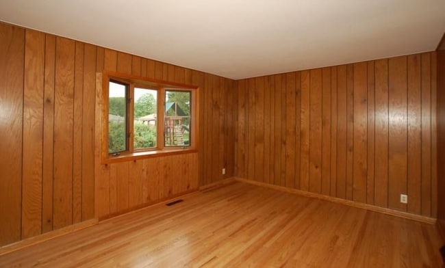 Living area - 2030 E Birch Dr