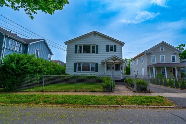 Foto del edificio - 326 Grovers Ave