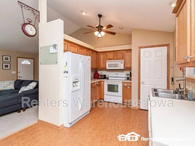 Building Photo - 2132 SE 6th St