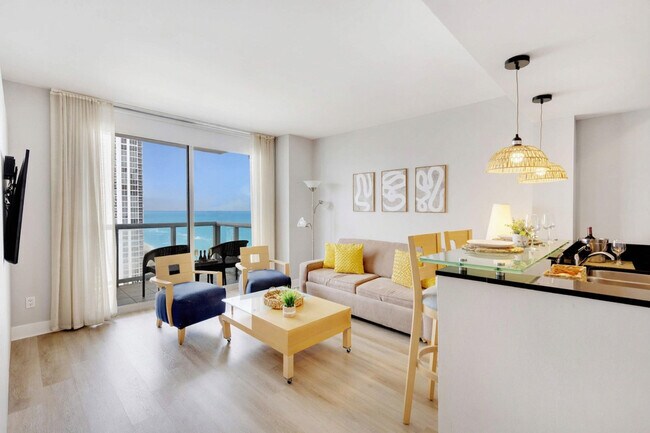 Foto del edificio - 18683 Collins Ave