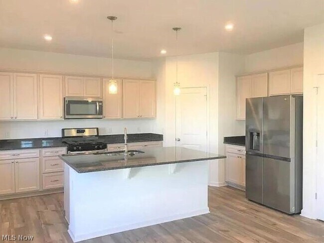 Building Photo - 63 Woodhull Cir