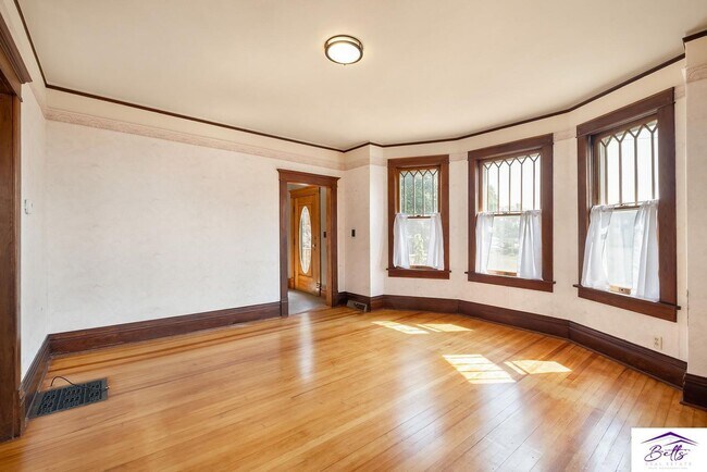 Foto del edificio - Updated Cottage with Lots of Charm!