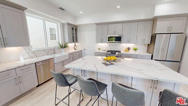 Foto principal - 8486 Winnetka Ave