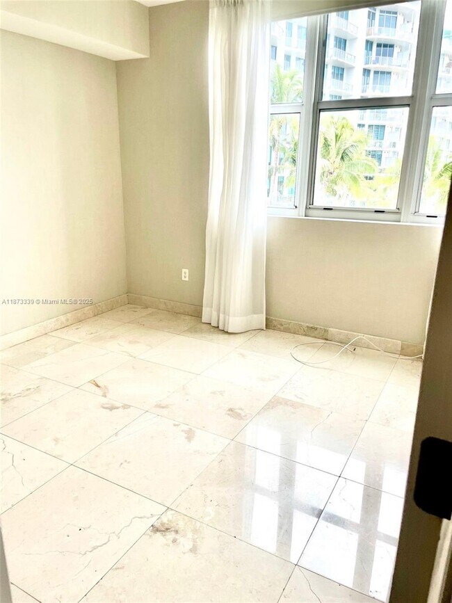 Foto del edificio - 3131 NE 188th St