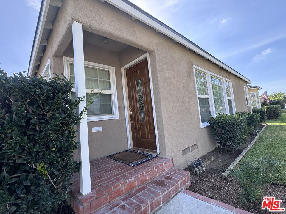 Building Photo - 344 N Spruce St