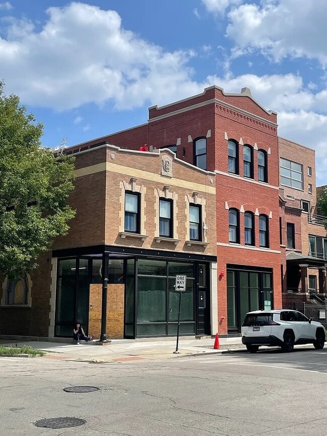 Building Photo - 1057 N Wolcott Ave