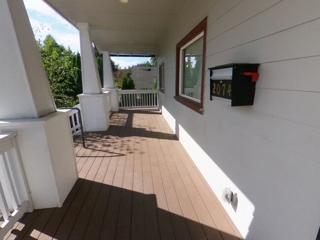 Foto del edificio - Large 5 Bedroom House in South Campus Area