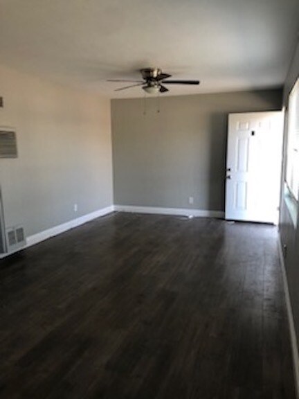 Foto del edificio - 8859 Troy St