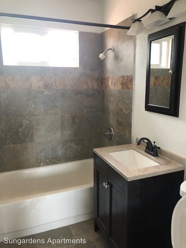 Building Photo - 2 br, 1 bath Apartment - 2928 N. Pecos Rd.